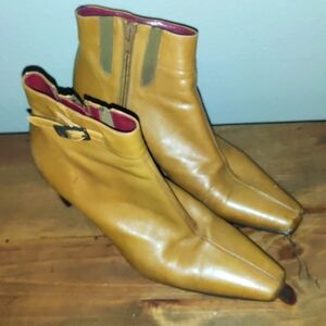 Donald J Pliner women's boots